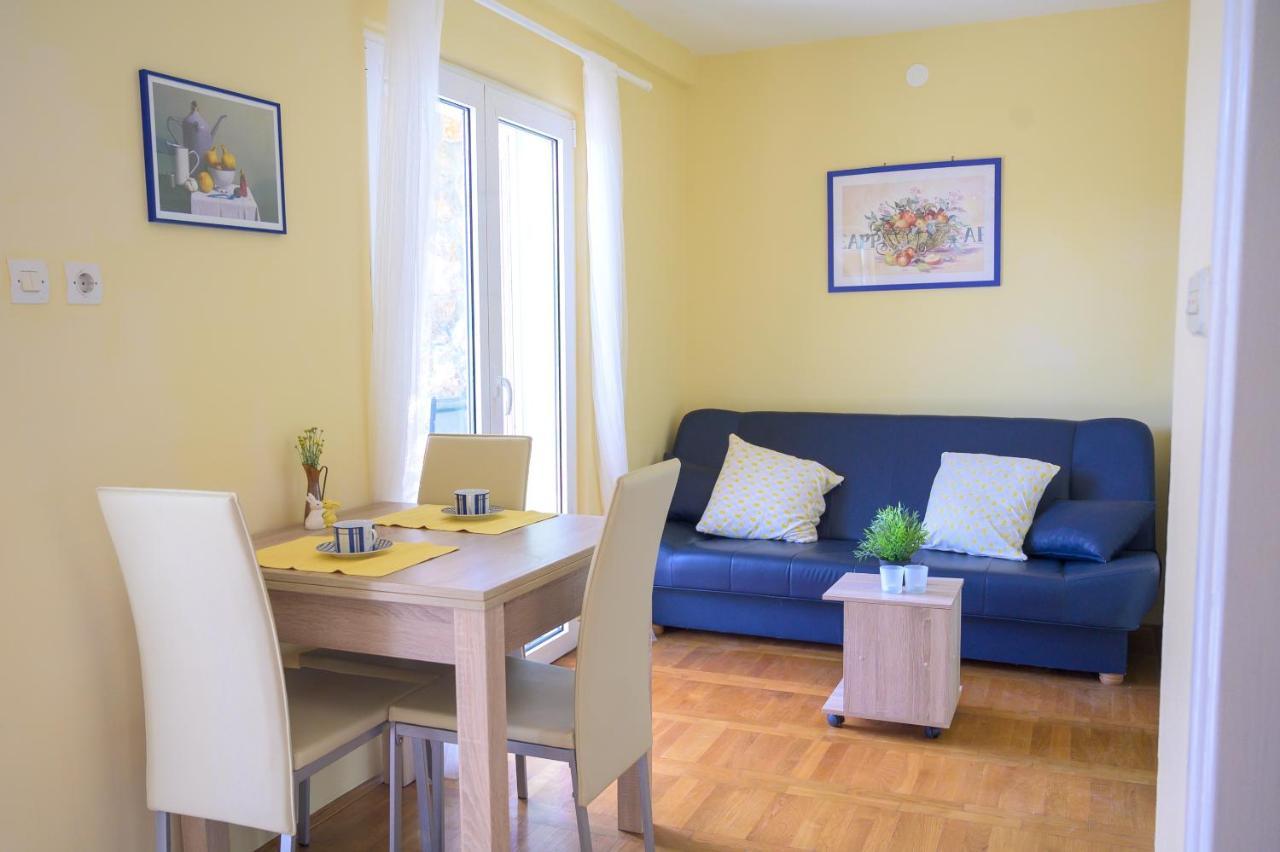 Beachfront Apartments Carlo Karlobag Esterno foto