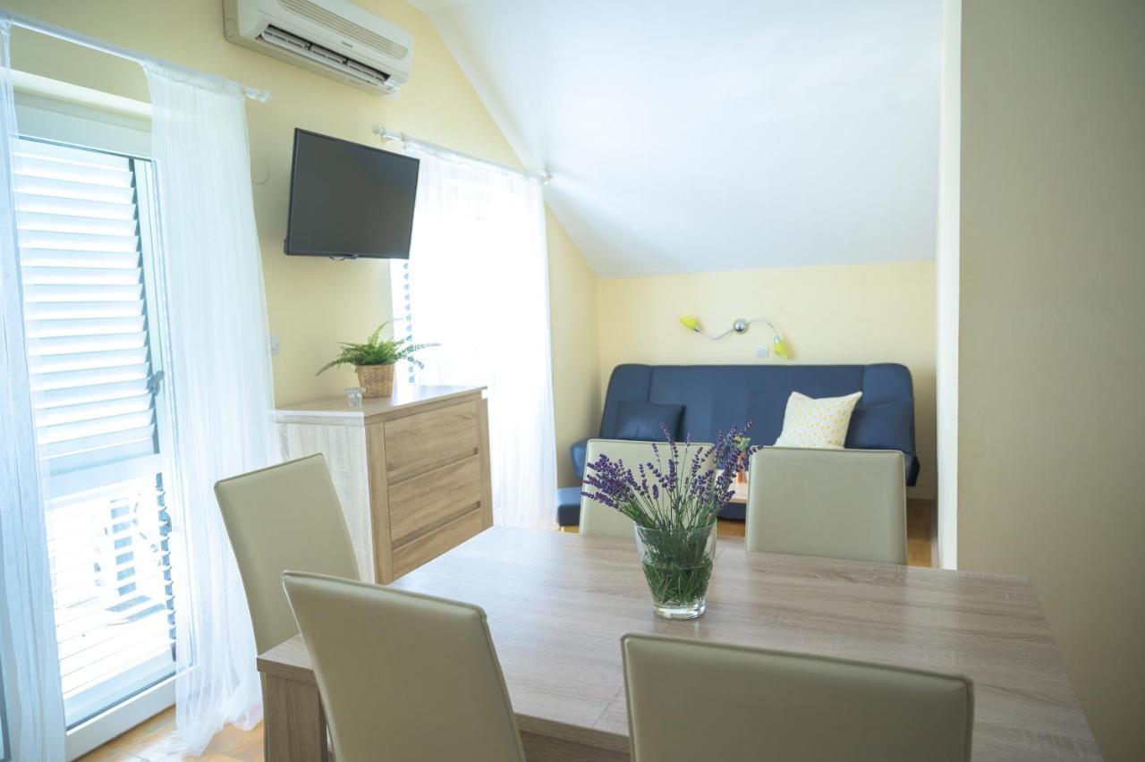 Beachfront Apartments Carlo Karlobag Esterno foto