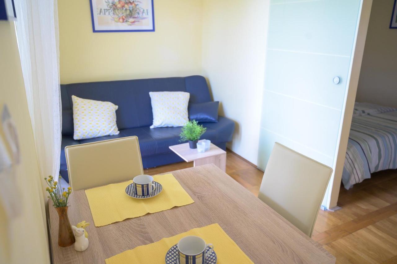 Beachfront Apartments Carlo Karlobag Esterno foto