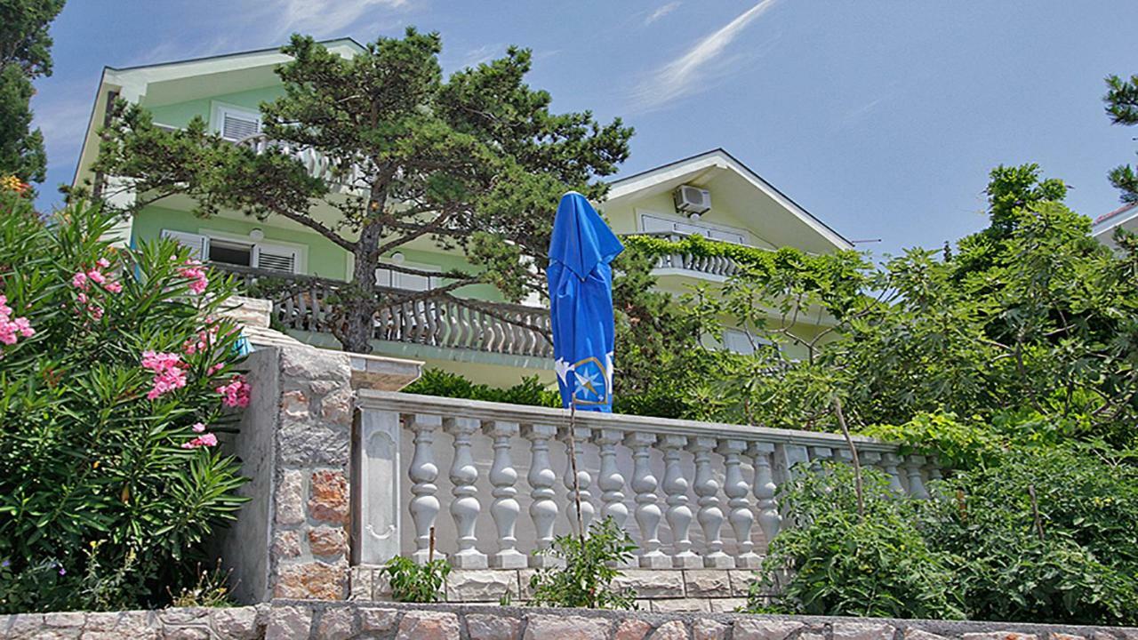 Beachfront Apartments Carlo Karlobag Esterno foto