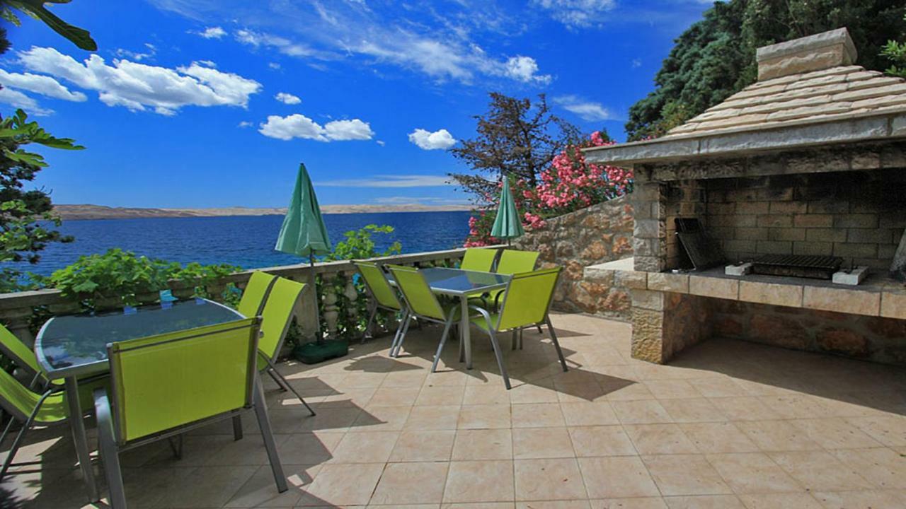 Beachfront Apartments Carlo Karlobag Esterno foto