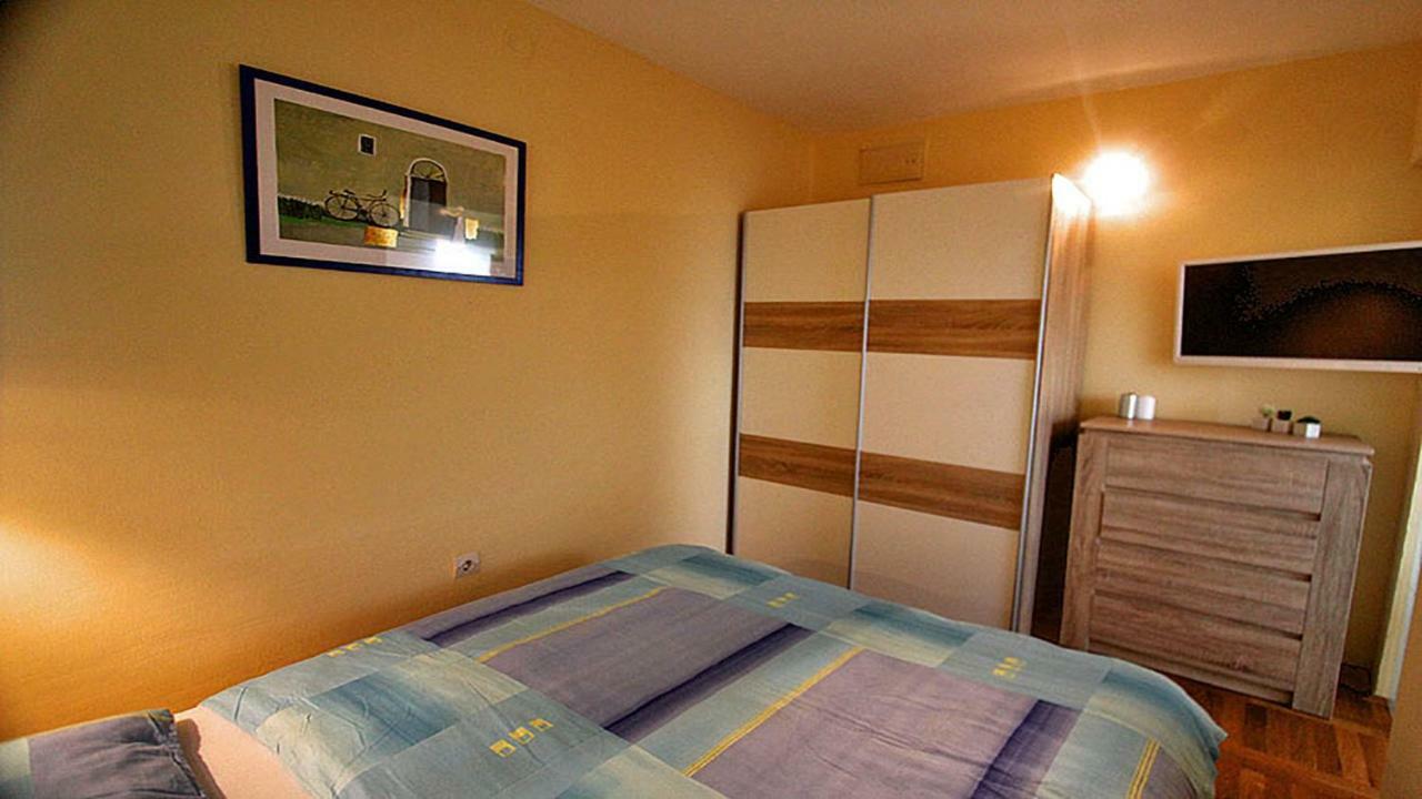 Beachfront Apartments Carlo Karlobag Esterno foto