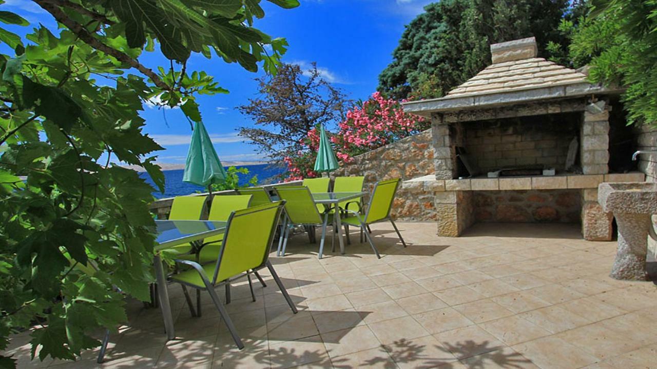 Beachfront Apartments Carlo Karlobag Esterno foto