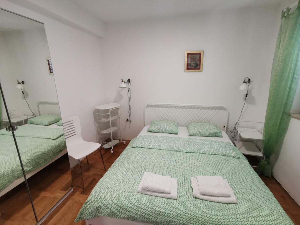 Beachfront Apartments Carlo Karlobag Esterno foto