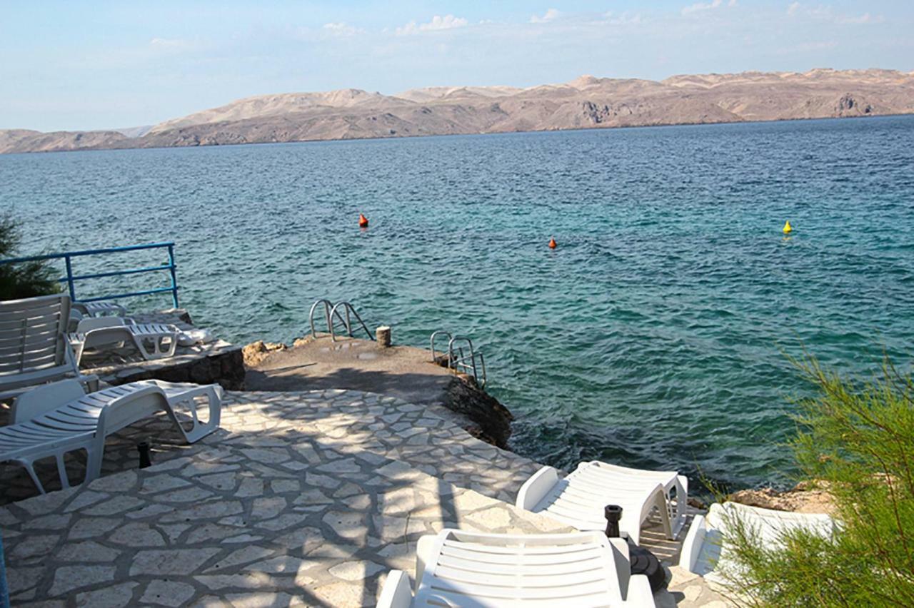 Beachfront Apartments Carlo Karlobag Esterno foto